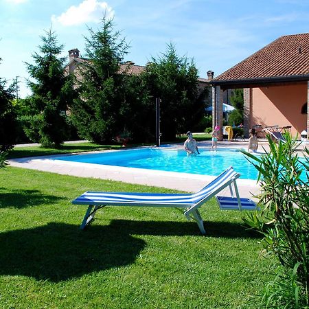 Agriturismo-R&B Corte Dei Gioghi Ferrara Bagian luar foto