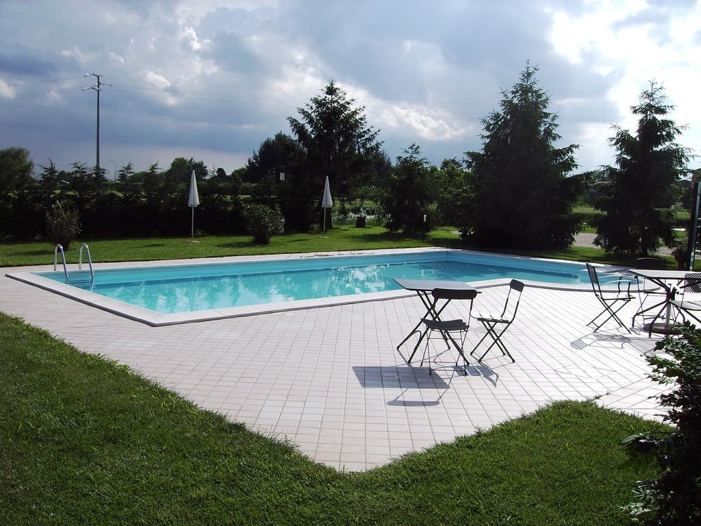 Agriturismo-R&B Corte Dei Gioghi Ferrara Bagian luar foto
