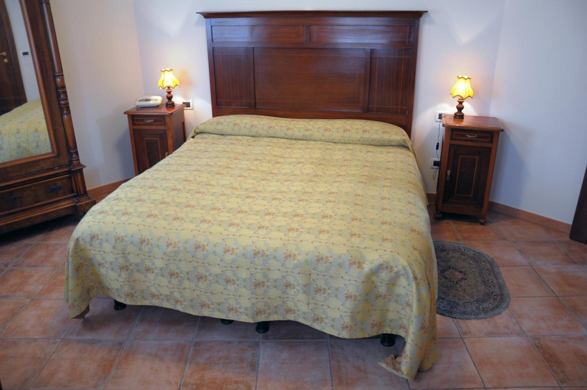 Agriturismo-R&B Corte Dei Gioghi Ferrara Bagian luar foto