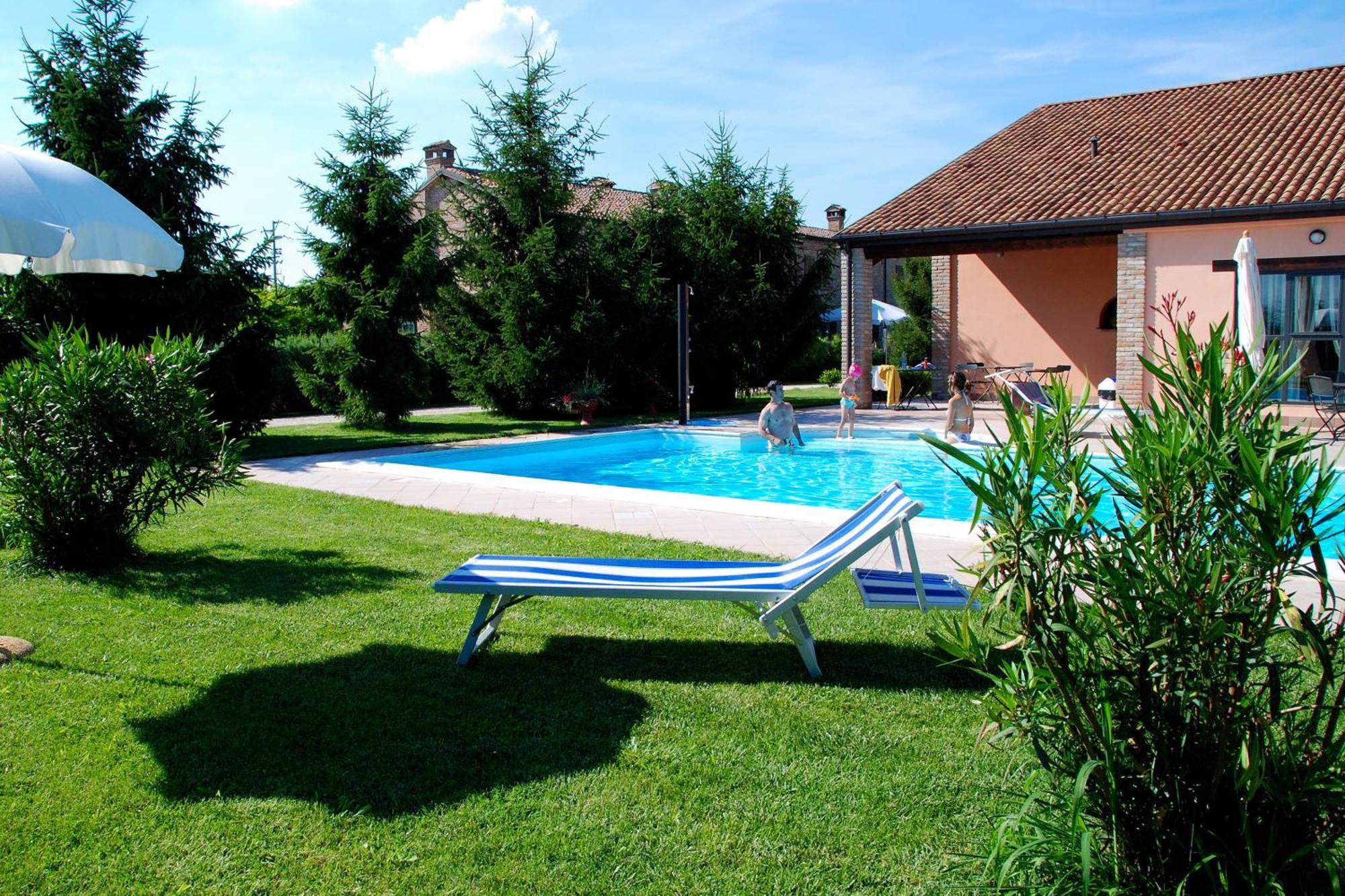 Agriturismo-R&B Corte Dei Gioghi Ferrara Bagian luar foto