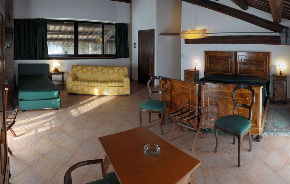 Agriturismo-R&B Corte Dei Gioghi Ferrara Bagian luar foto