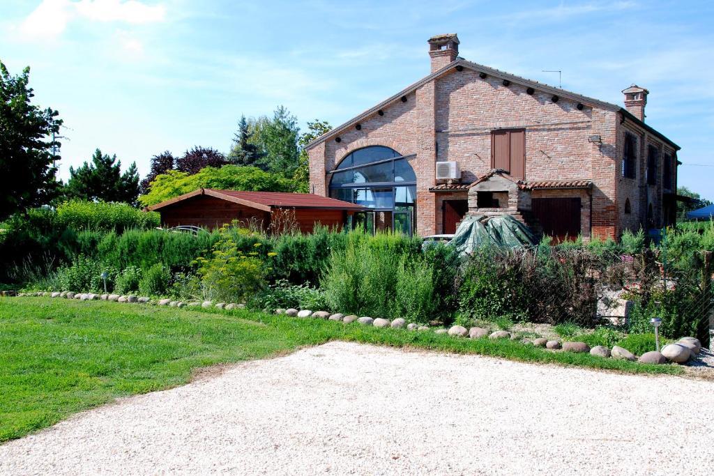 Agriturismo-R&B Corte Dei Gioghi Ferrara Bagian luar foto