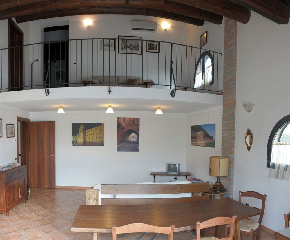 Agriturismo-R&B Corte Dei Gioghi Ferrara Bagian luar foto