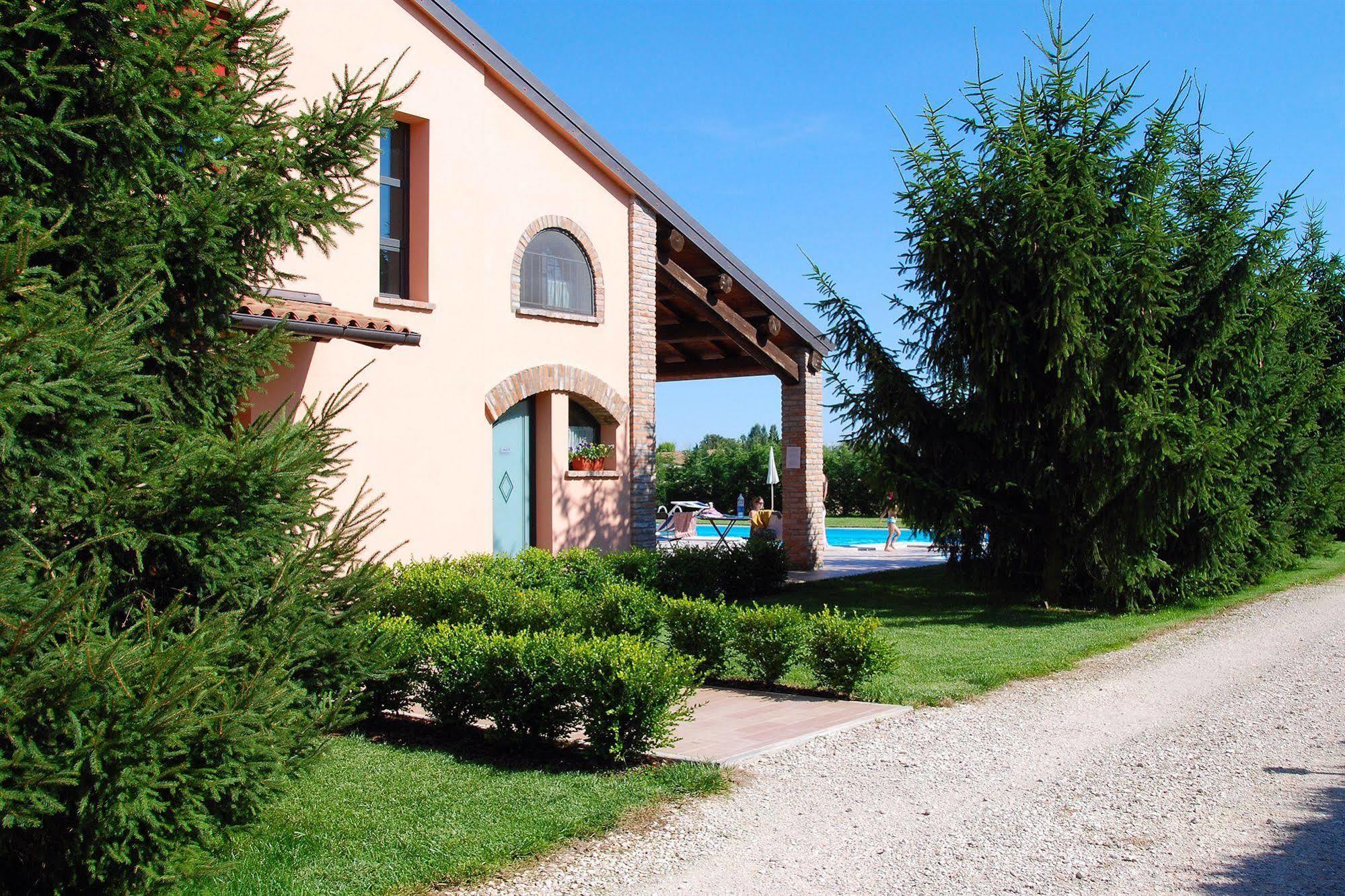 Agriturismo-R&B Corte Dei Gioghi Ferrara Bagian luar foto