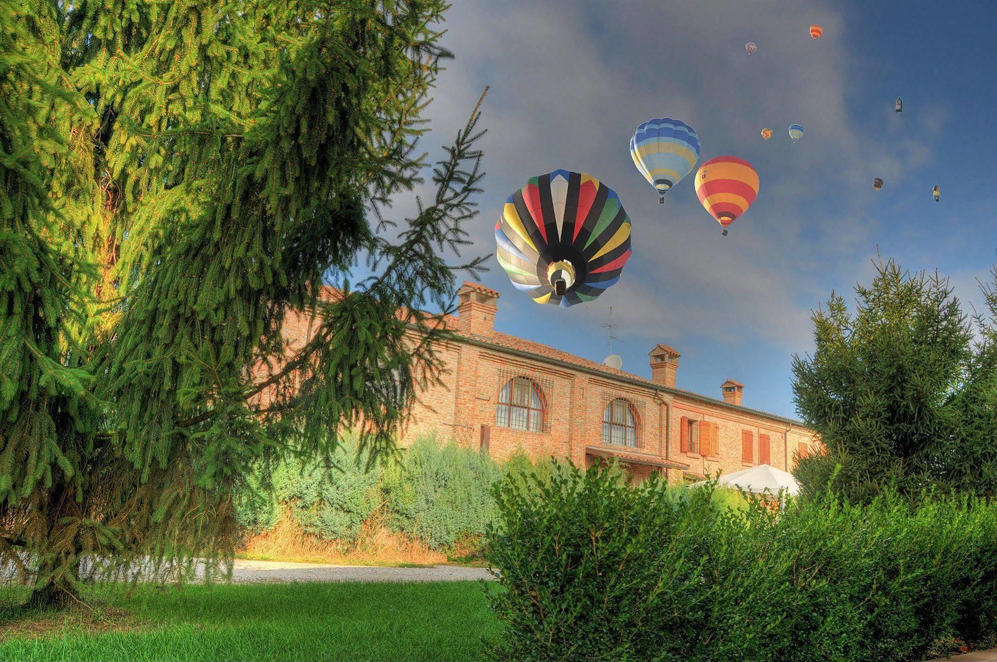 Agriturismo-R&B Corte Dei Gioghi Ferrara Bagian luar foto