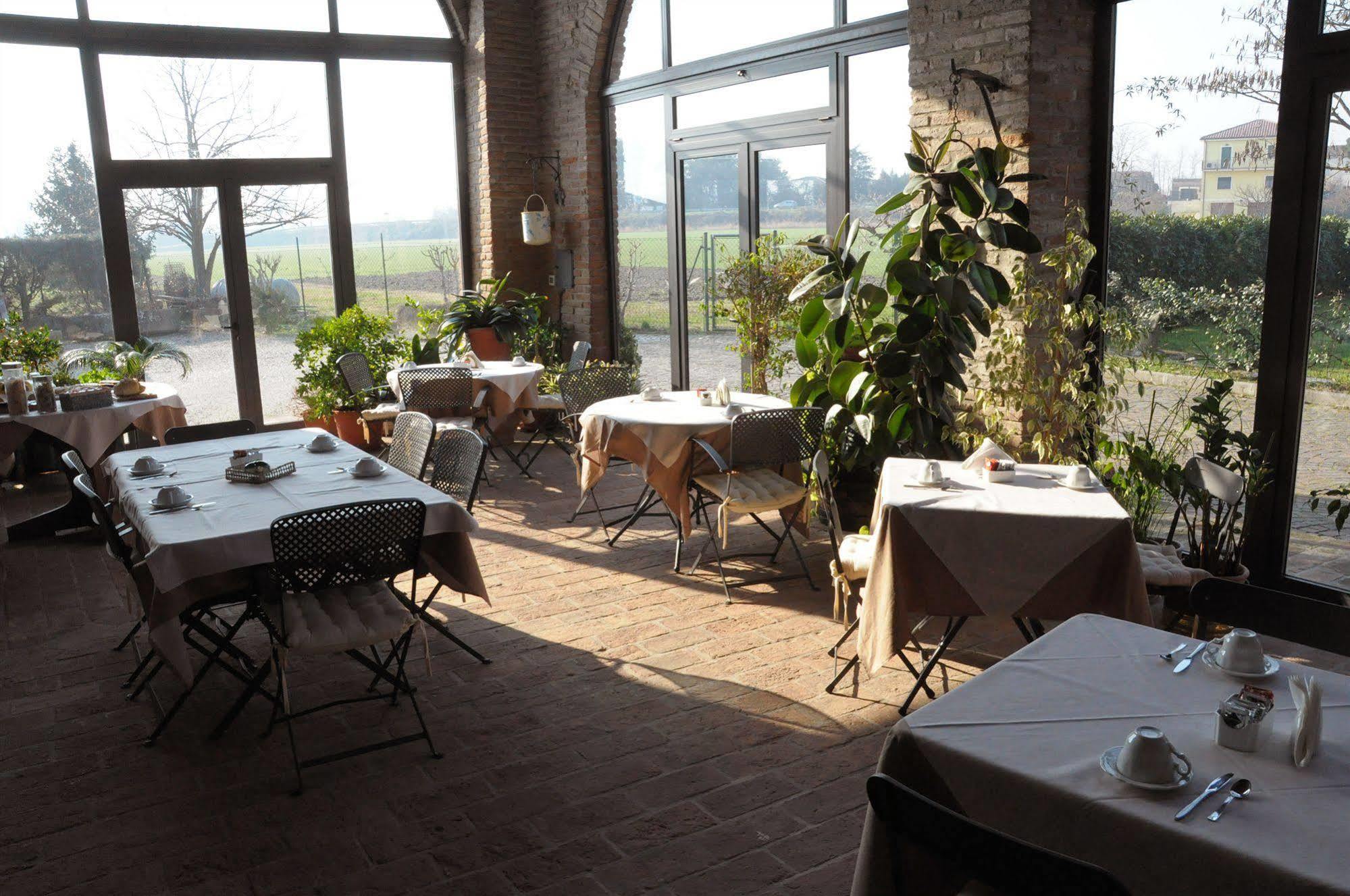 Agriturismo-R&B Corte Dei Gioghi Ferrara Bagian luar foto