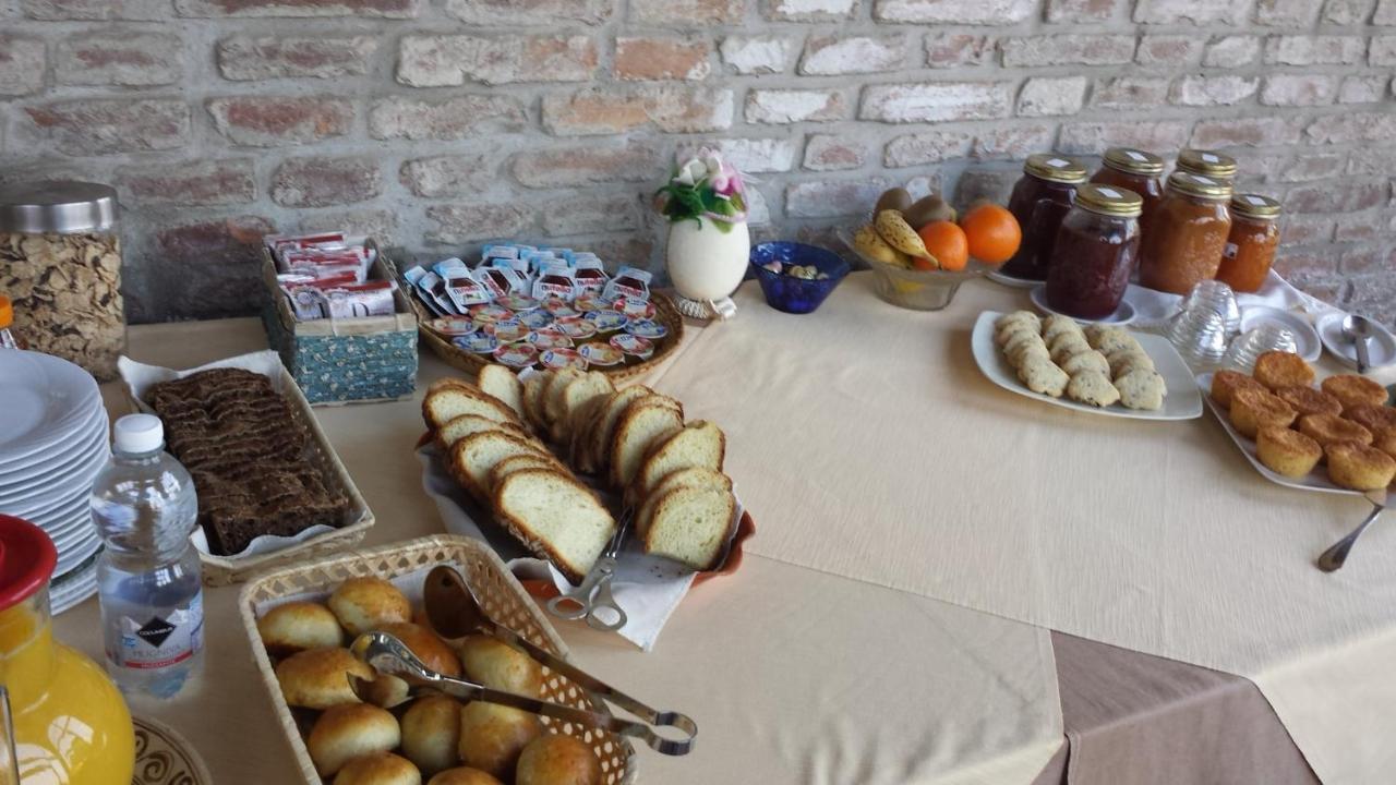Agriturismo-R&B Corte Dei Gioghi Ferrara Bagian luar foto