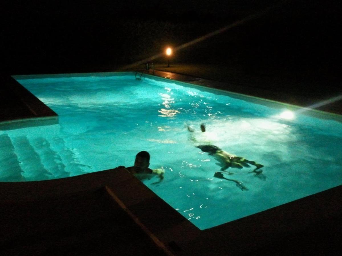 Agriturismo-R&B Corte Dei Gioghi Ferrara Bagian luar foto